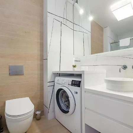 Apartment Kasprowicza 20a Klimatyzacja Basen Fintess Sauny Parking Bawialnia Zmywarkataras Wysoki Standard W Pelni Wyposazony